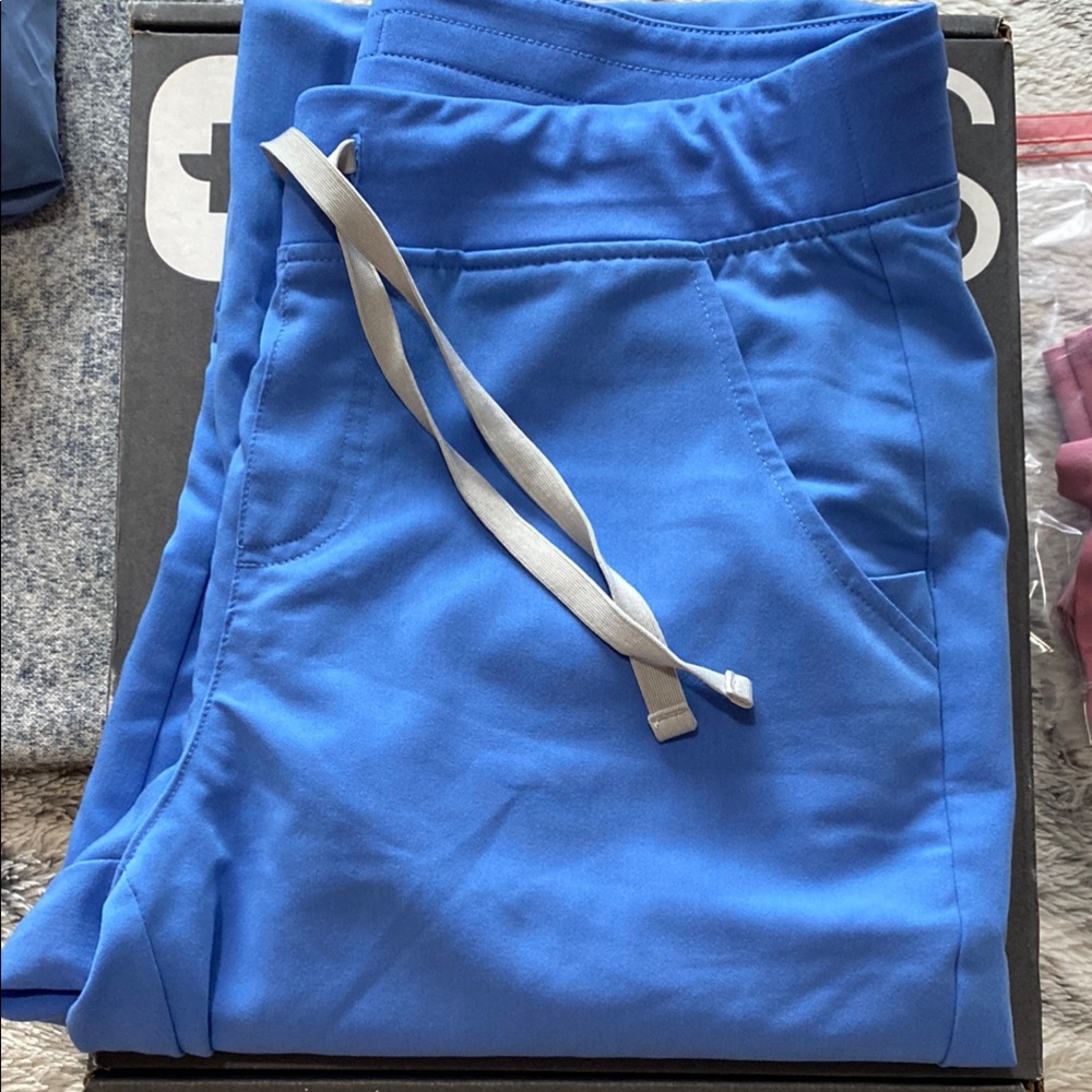 FIGS Zamora scrub pants in Ceil Blue (size M Tall)
